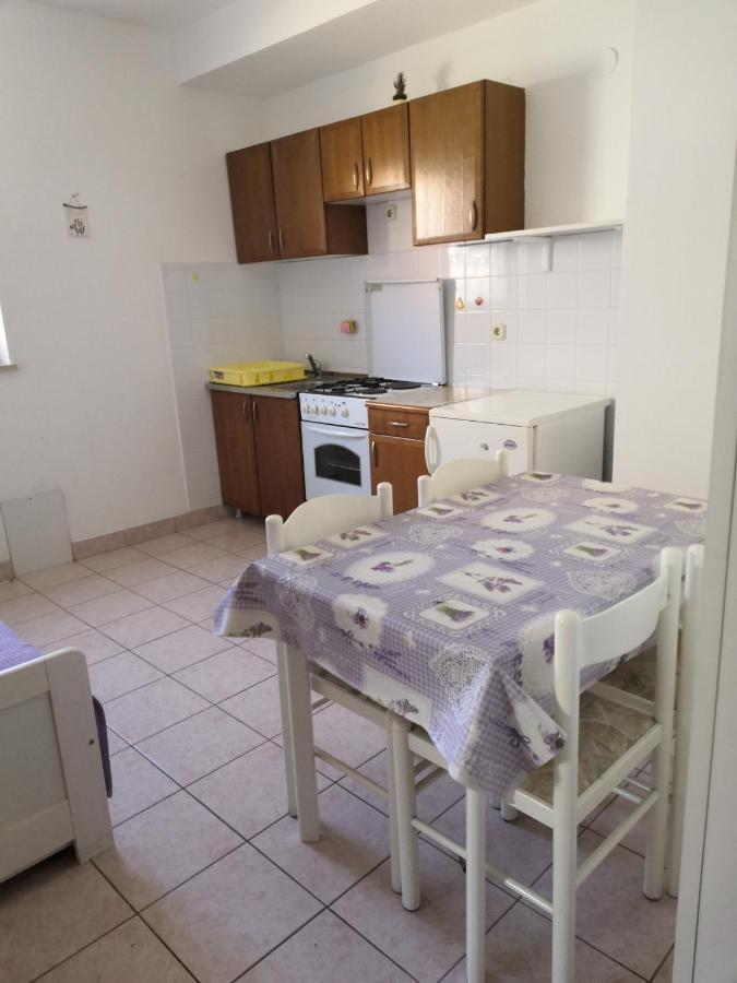 Laura And Nevio Apartments And Rooms Cres Exterior foto