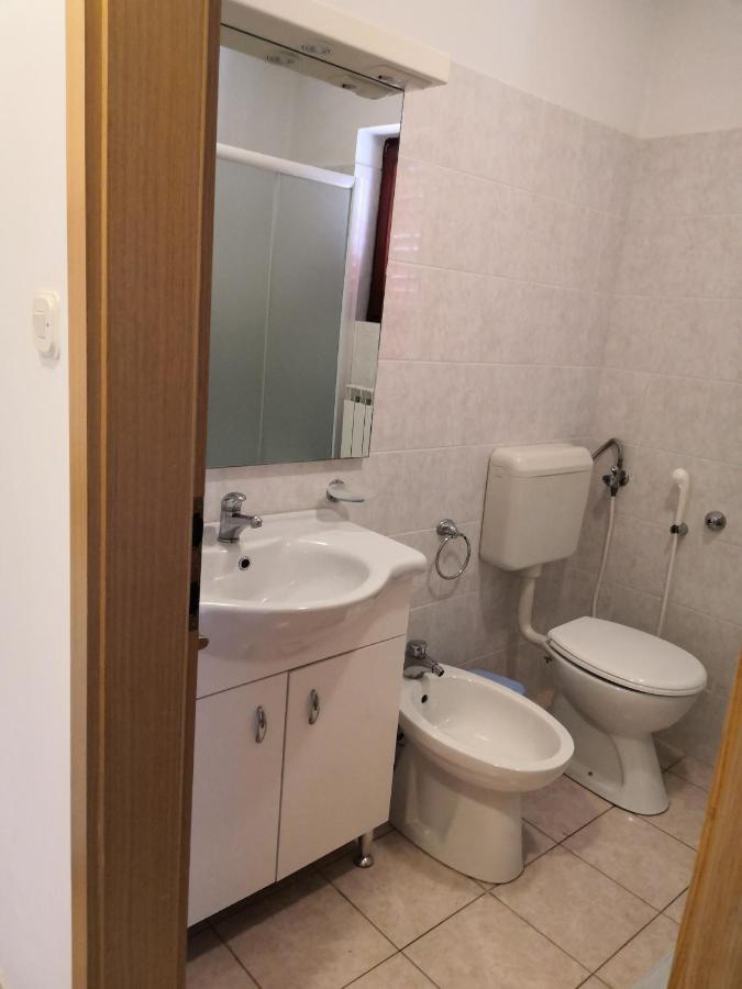 Laura And Nevio Apartments And Rooms Cres Exterior foto