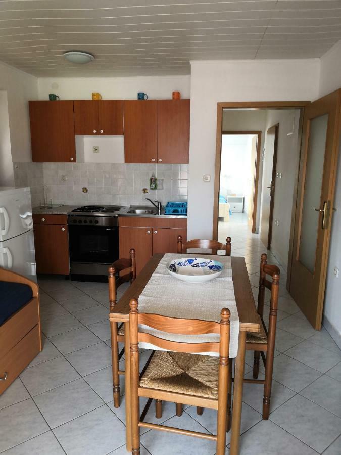 Laura And Nevio Apartments And Rooms Cres Exterior foto